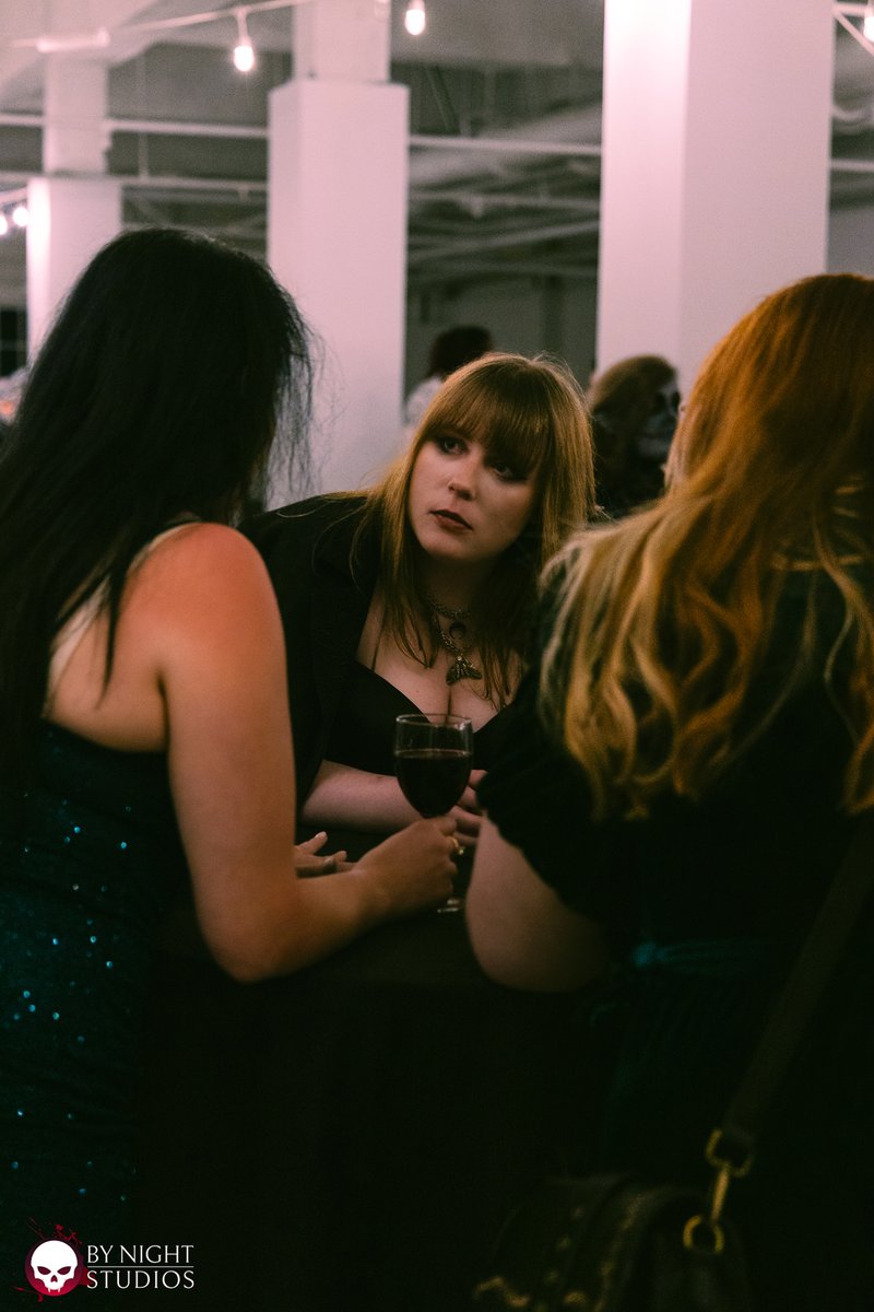 FeyYosei's tweet photo. Here's some cool shots of me at Darkness Emergent LA.
Everyone was so amazing with their costumes, I need to up my game. Also inspired to get fit so I can be hot like them too.
#darknessemergentla #darknessemergent #vampirelarp #vtm #vampirethemasquerade https://t.co/qIcV61OORg