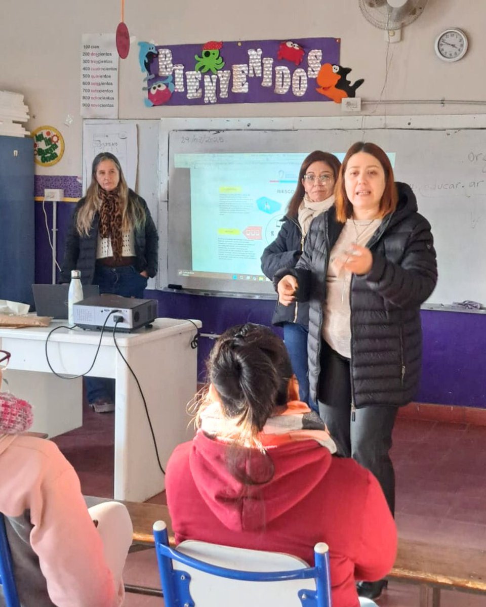📍Ciudadanía Digital en el Aula y en Comunidad 

Escuela República de Italia.

El acceso a la tecnología no es suficiente: necesitamos aprender a habitarla de forma crítica, segura y responsable. 💻