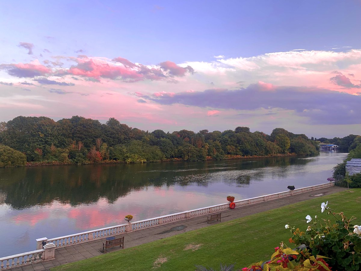 Ruth Wadey (@ruths_gallery) on Twitter photo A pretty pastel sky this evening.
<a href="/metoffice/">Met Office</a> #loveukweather #sunset #viewfrommybalcony #twickenham #thames #clouds A pretty pastel sky this evening.
<a href="/metoffice/">Met Office</a> #loveukweather #sunset #viewfrommybalcony #twickenham #thames #clouds
