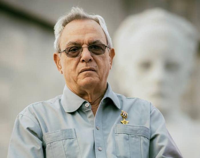 #LealesALeal

Toda #Cuba recuerda hoy y rinde homenaje al destacado historiador, intelectual y revolucionario, Eusebio Leal, fiel defensor de la nacionalidad cubana y de la Patria.