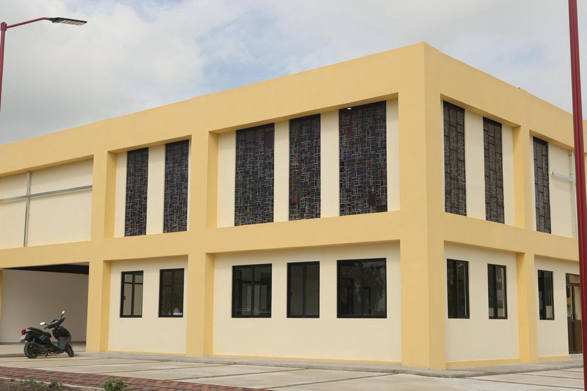 Hoy con a la senadora <a href="/MarielaGtzEsc/">Mariela Gutiérrez</a>, inauguramos el Salón Parroquial, Centro Pastoral y de Evangelización “Franciscus”,  en #SanPabloTecalco.

Este es un símbolo del compromiso con las tradiciones y de la fe que une a nuestras familias.

#Tecámac #DondeTodoEsMejor