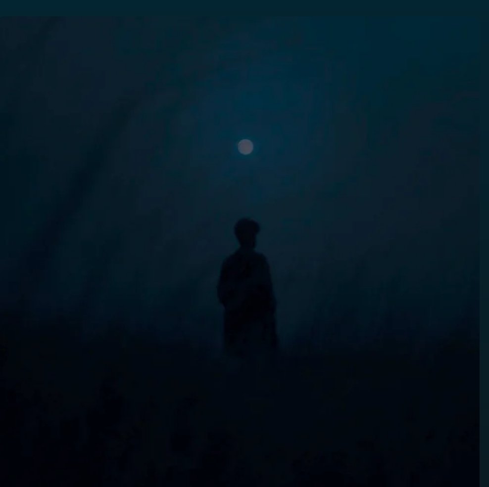 Sesekali
Kupadamkan cahaya itu
Agar aku bisa melihat cahayamu
Disepertiga malam