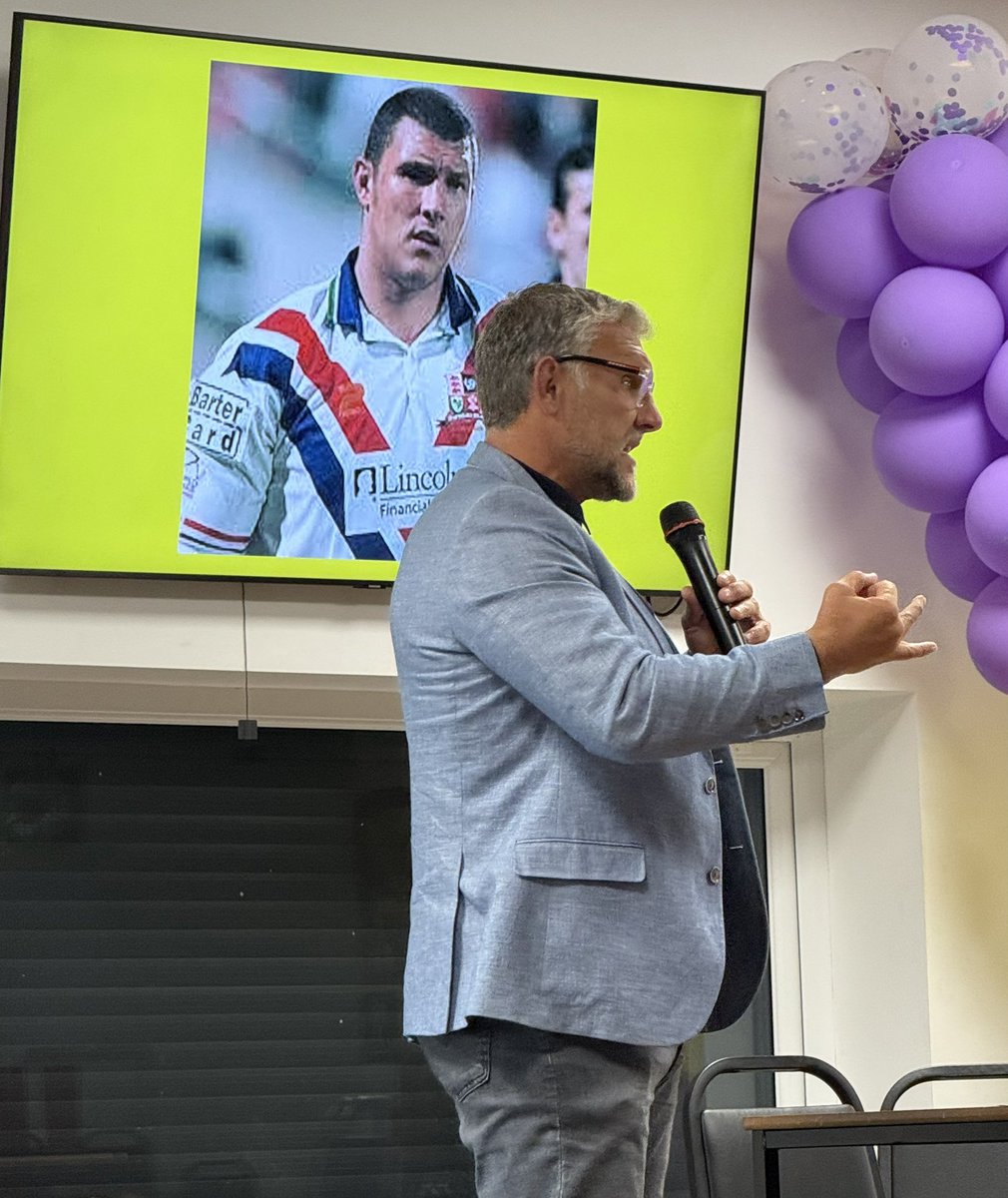 StevePrescott1's tweet photo. A great night @PorticoVineRLFC listening to #rugbyleague Legend @RLBarrieMc10 ๐๐ป
So many amusing stories mixed with poignant moments of two great men who are sadly missed
Steve Prescott MBE & Rob Burrow CBE
Massive thank you to our friends at Portico #toppeople
๐๐ป https://t.co/UEXSkOgB3c