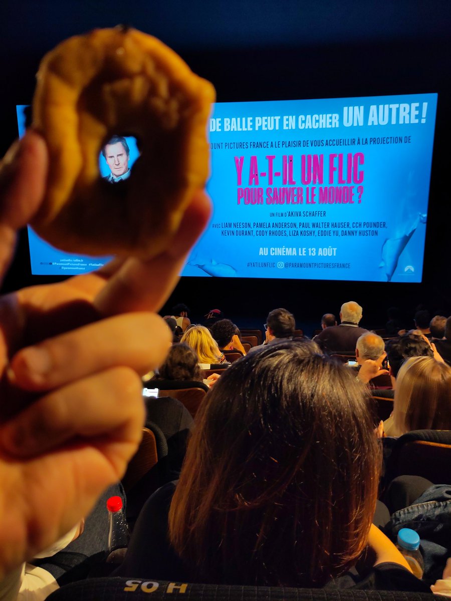 Au centre du 🍩 c'est Liam Neeson, le nouveau #yatilunflic 🚔 C'est très très con... donc c'est du bon 🚨 Les vieux de la vieille y retrouvent l'esprit de #PoliceSquad, et la nouvelle génération n'aura qu'une envie : voir la série et les films qui l'ont précédé 🤘🏻

<a href="/paramountfr/">Paramount Pictures France</a>