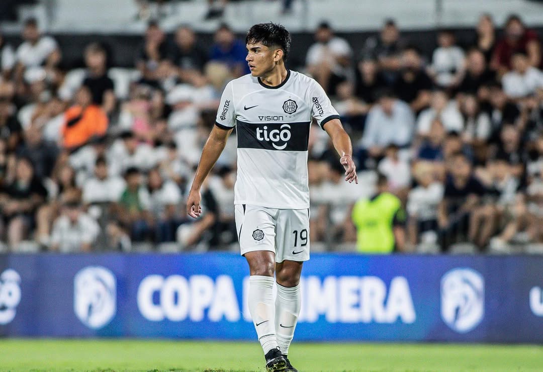 Adriano Savalli (@adrianosavalli) on Twitter photo 🚨 Fortaleza 🇧🇷 llegó a un acuerdo con Olimpia 🇵🇾 por Paulo Riveros. Préstamo por 18 meses y con opción de compra por el 50% del pase. Lo contamos con <a href="/urieliugt/">Uriel Iugt</a> 🔵⚪🔴🦁. 🚨 Fortaleza 🇧🇷 llegó a un acuerdo con Olimpia 🇵🇾 por Paulo Riveros. Préstamo por 18 meses y con opción de compra por el 50% del pase. Lo contamos con <a href="/urieliugt/">Uriel Iugt</a> 🔵⚪🔴🦁.