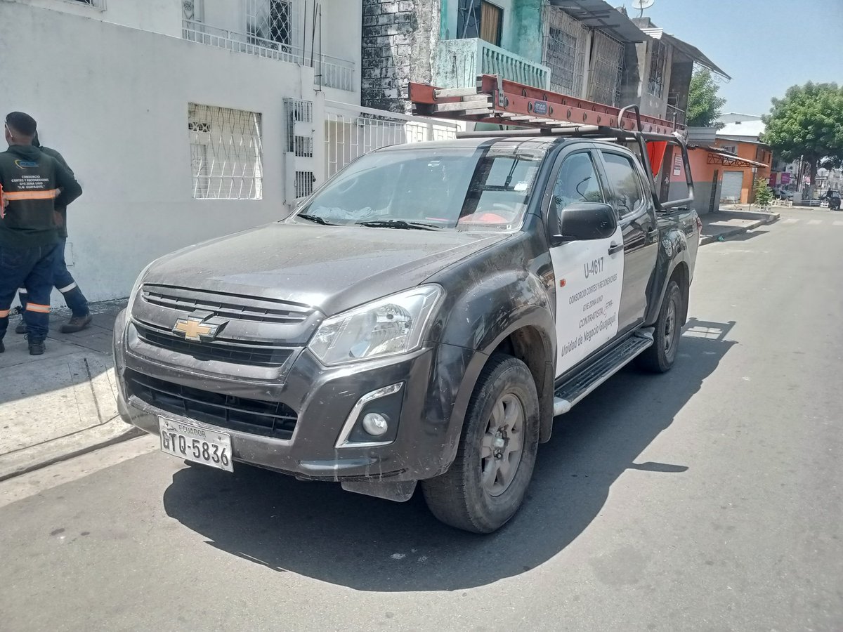 DarioClemente5's tweet photo. No es posible que mientras una persona interpone un reclamo en la defensoría del pueblo en contra de los Sres de CNEL pretendan cortar el servicio aun cuando se esta pagando el consumo mensual @CNEL_EP @DEFENSORIAEC 
#Injusticia #Reclamo https://t.co/qMBfVh2DRB