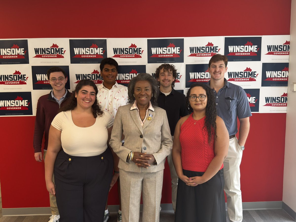 On National Intern Day, I would like to thank these wonderful interns, along with so many others across our Commonwealth. 

Thank you for your hard work, dedication, and commitment to keeping Virginia on the right track for your generation! 🇺🇸
