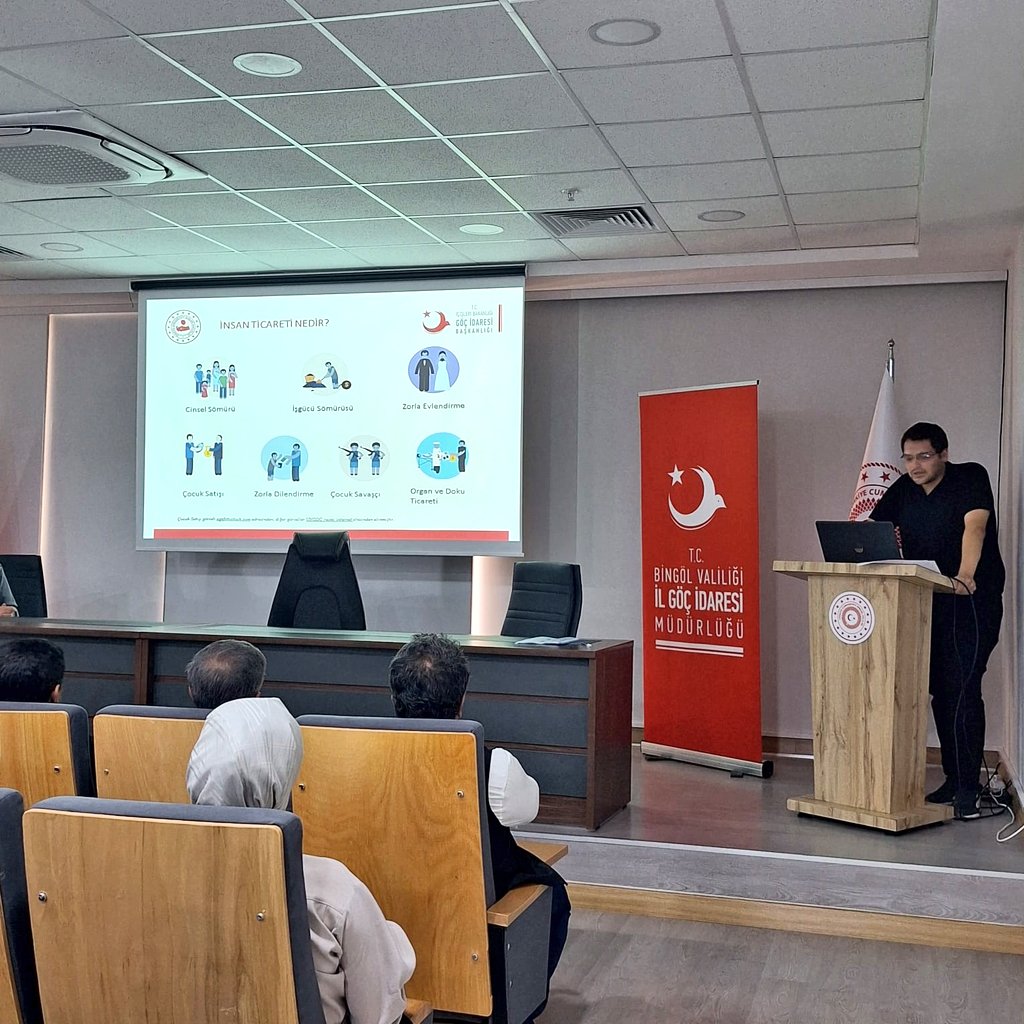 30 Temmuz Dünya İnsan Ticareti ile Mücadele Günü kapsamında kamu kurumları ve sivil toplum örgütlerine yönelik  bilgilendirme toplantısı yaptık. Sosyal Çalışmacı Esengül Hanım ve Uzman Yardımcısı Kaan Bey başta olmak üzere katılım sağlayan herkese teşekkür ederim.