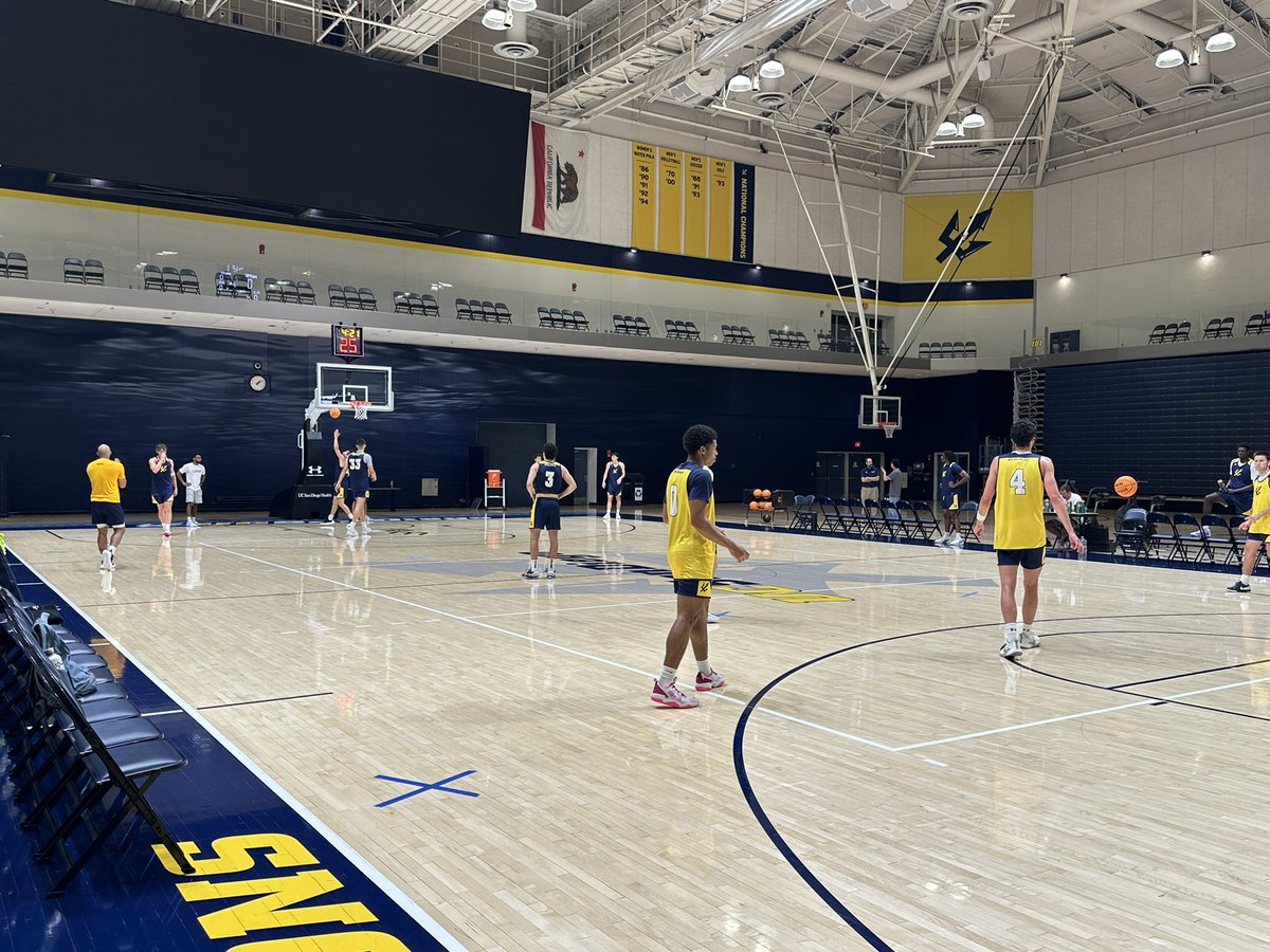 🏀West Coast Tour🏀
📍Stop #3 <a href="/UCSDmbb/">UC San Diego Men’s Hoops</a> (Profile)

2024-2025: 
30-5 overall
18-2 Big West Champs 🏆
New HC Clint Allard (11yrs as Assoc. HC)
NCAA Tourney #12 seed
Fell to #5 seed Michigan 68-65 1st RD
✅ 10 new players
#GoTritons #AlamoCityHoops #BigWest