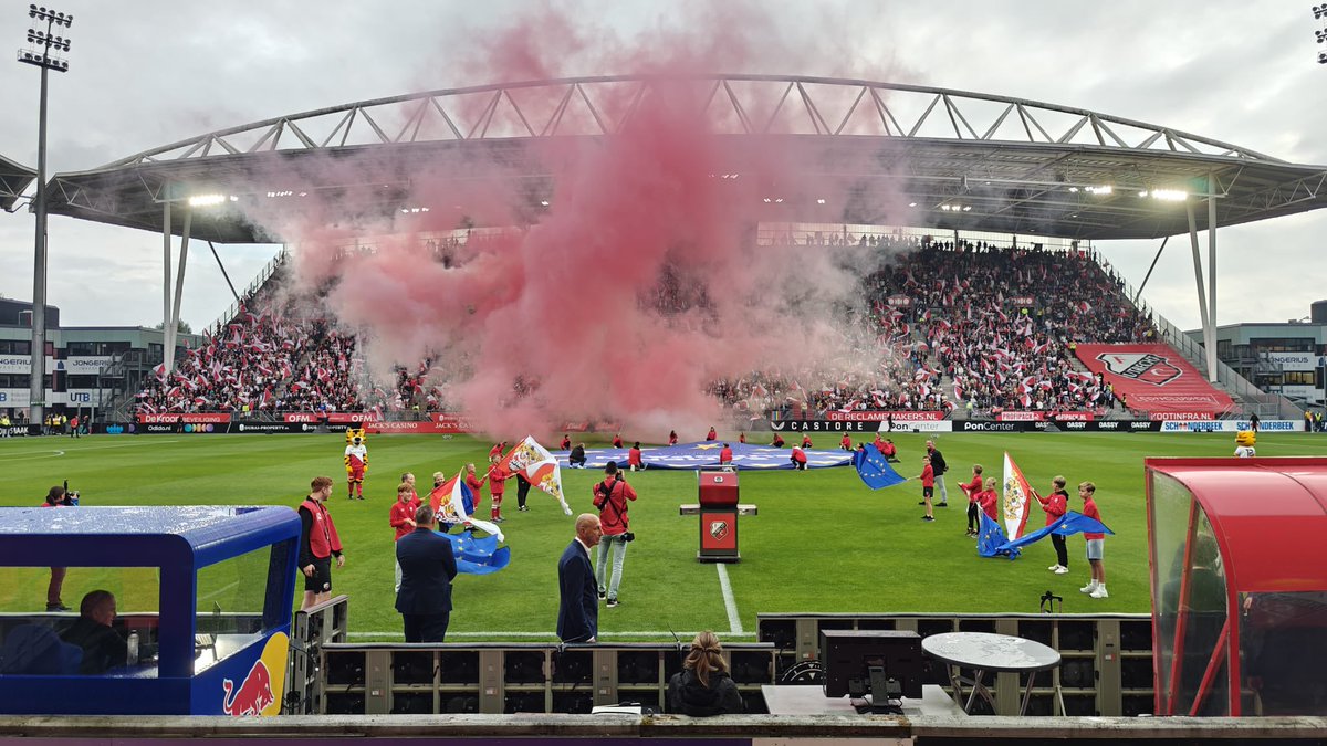 BAILA BAILA BAILA BAILA!! 🇪🇺✅ #utrshe #fcutrecht