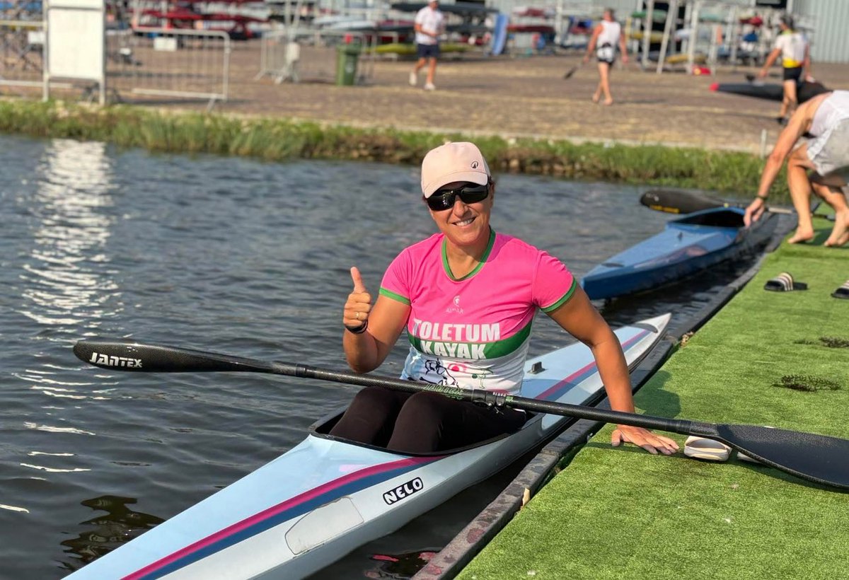 cvelazquezromo's tweet image. 🚣‍♀️ #Toledo tiene campeona del mundo… ¡por partida doble!

🌎 Enhorabuena a #SiraVillarino, doble campeona del mundo máster (K1 200m y K1 500m) y medalla de bronce en K2 200m junto a Elizabeth.

Extremeña de origen, toledana de corazón y gran impulsora del #piragüismo desde el…