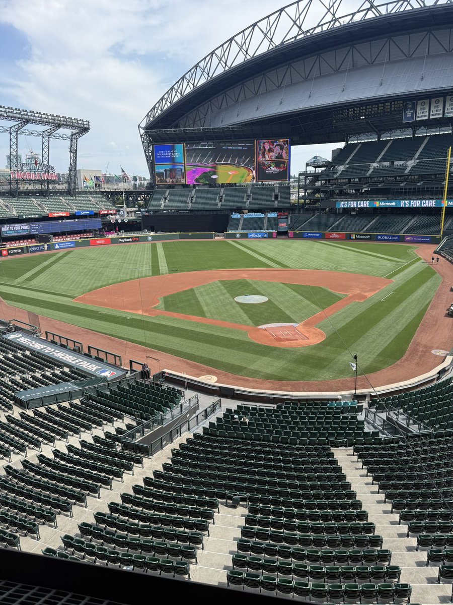 Kevin Martinez (@kevin_martinez) on Twitter photo Counting down to first pitch tonight at 6:40. Hope to see you here. Perfect night for good vibes and Mariners baseball. #GoMariners Counting down to first pitch tonight at 6:40. Hope to see you here. Perfect night for good vibes and Mariners baseball. #GoMariners