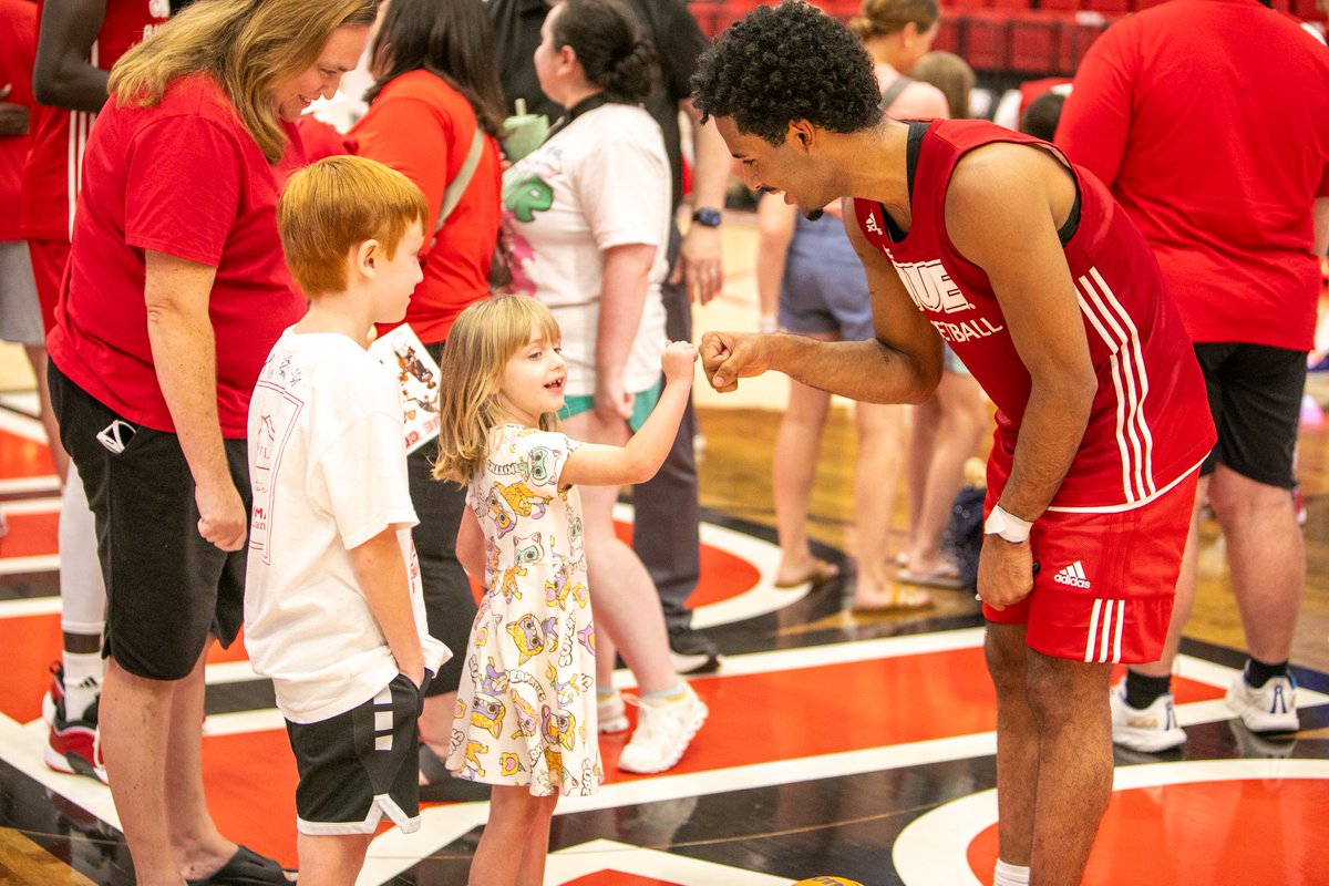 We loved getting to meet everyone last night! Thanks for coming out and getting to know our squad.

#RollCougs | #FAWFAM