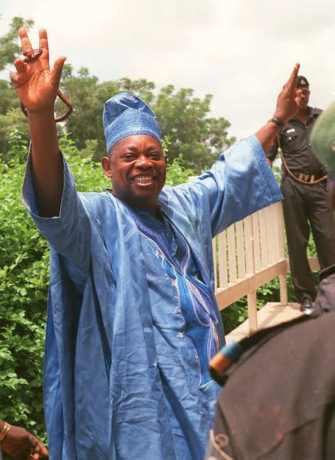 Please fact-check me: In March 1990, long before he contested the Presidency, Chief Moshood Abiola gave ₦1 million to every university in Nigeria. That was a national leader. Unlike Peter Obi, who concentrated his donations in Igboland. And even in Igboland, he has sidelined the