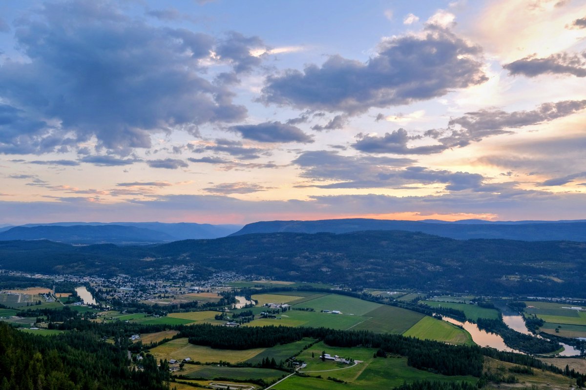 Climbed up Enderby cliffs half way to catch a sunset. Absolutely incredible. No bears or mountain lions either which is good, this is their turf.