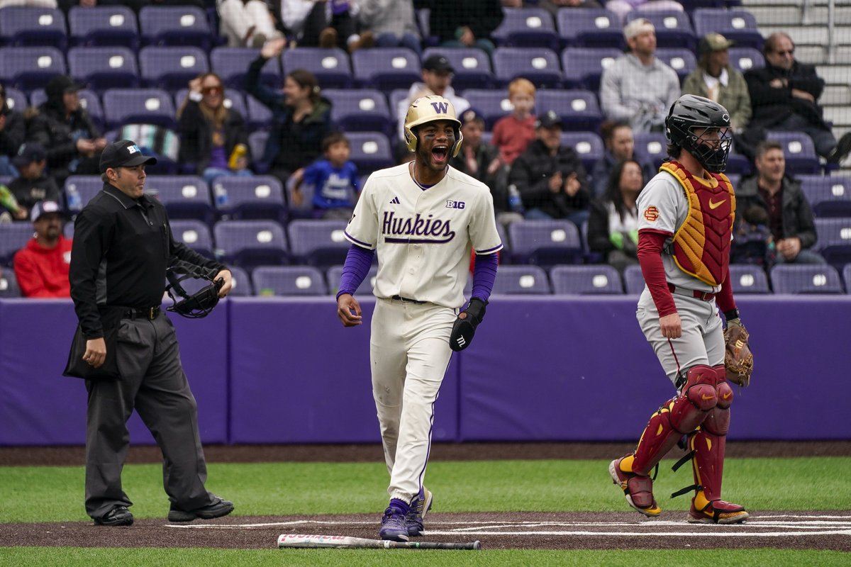 Balling on and off the field 💪

Shoutout to <a href="/MalakhiKnight/">Malakhi</a> for earning the Big Ten Sportsmanship Award! 👏
