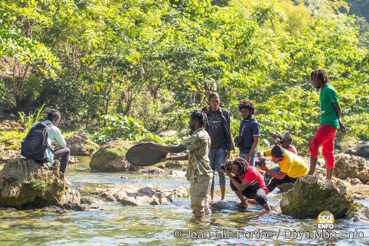 Dlo kristal So Matirin se Yon kote ideyal pou naje ,tankou anpil lòt sous dlo nan peyi a ,sit la tou sèvi pou benyen nan pratik vodou, e pa konsekan li sèvi tou  kòm yon kote ideyal pou medistasyon ak detant
HAITIMAGAZINE #55
📸 <a href="/JeanElieRider/">Jean Elie Fortuné</a> / <a href="/DeyeMonEnfo/">Dèyè Mòn Enfo</a>