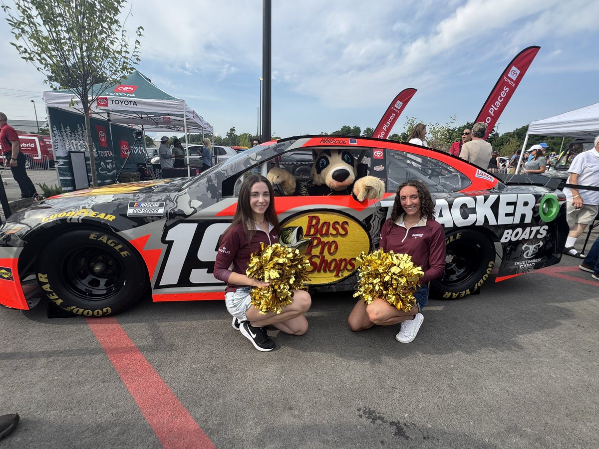 AlbFireWolves's tweet image. Alphie and the Wolf Pack helped celebrate the grand opening of @BassProShops in Clifton Park!
Check out the new store today!
#GetFiredUp🔥