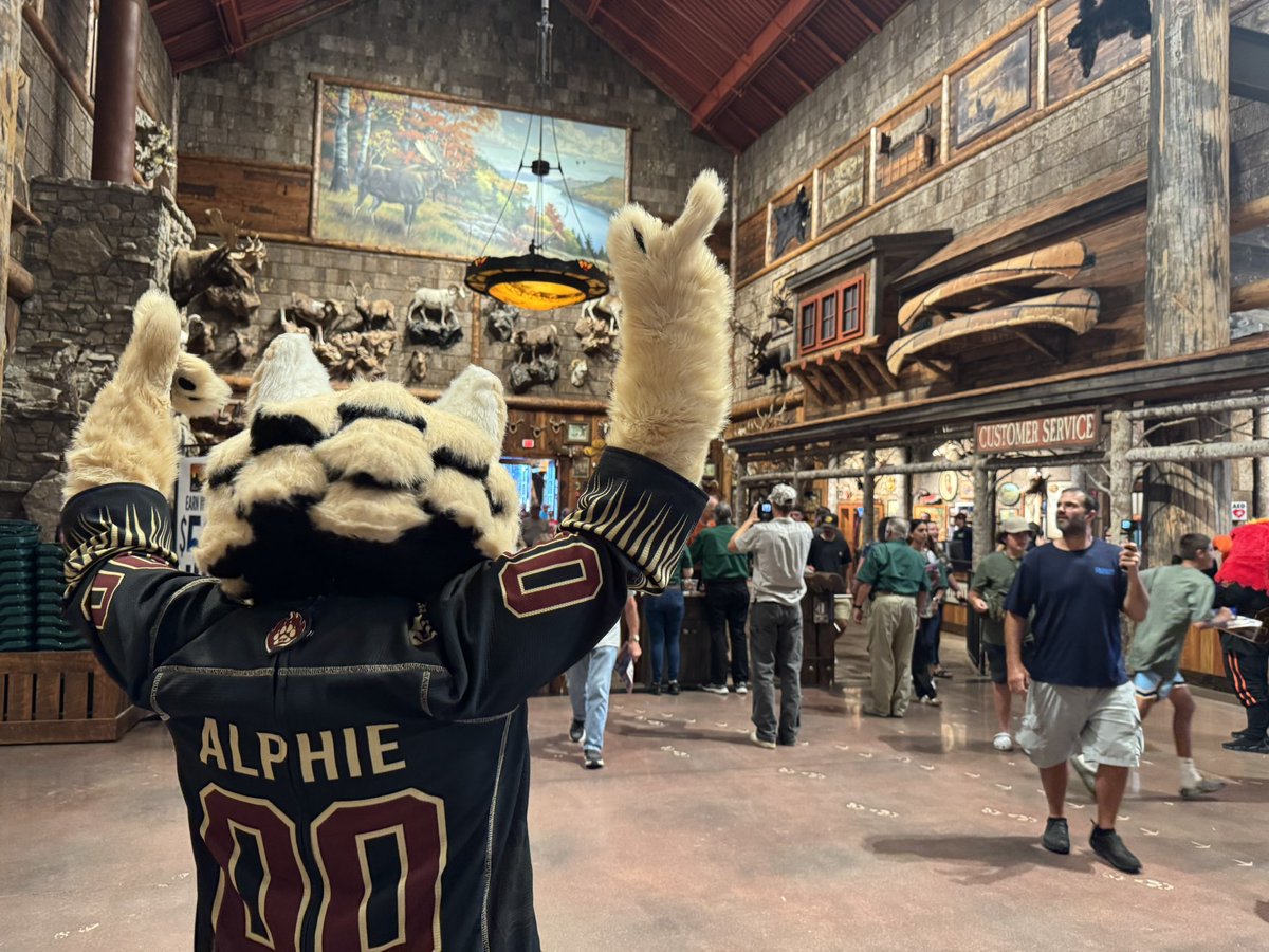 AlbFireWolves's tweet image. Alphie and the Wolf Pack helped celebrate the grand opening of @BassProShops in Clifton Park!
Check out the new store today!
#GetFiredUp🔥