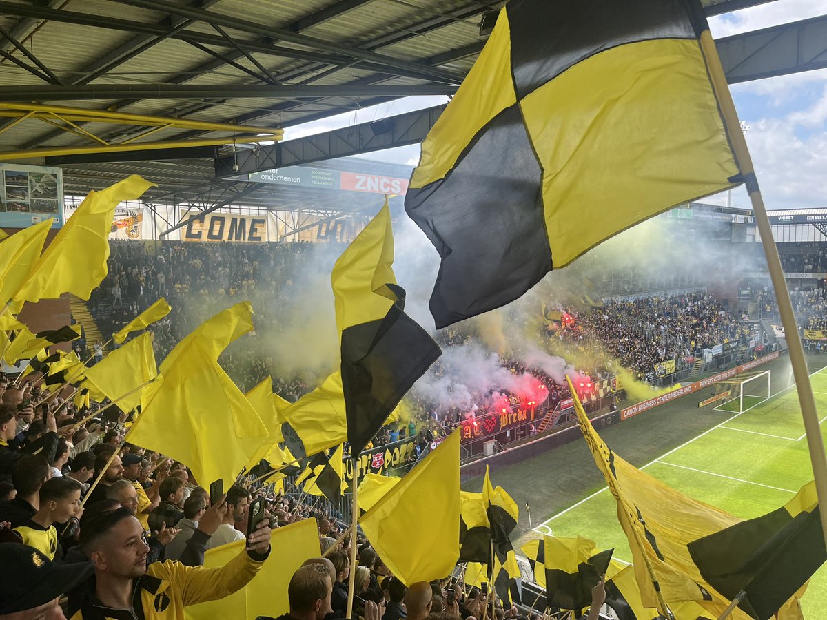 Maarten Akkermans (@breda1974) on Twitter photo Na het verdict Vitesse vanavond verdienen de NAC-supporters die het wereldnieuws haalden met hun spandoekenactie tegen de CFG en de vijf lokale helden die NAC definitief in Bredase handen hielden een enorme groepsknuffel van 20.000 getrouwen 💛🖤 🙏 #nacpraat Na het verdict Vitesse vanavond verdienen de NAC-supporters die het wereldnieuws haalden met hun spandoekenactie tegen de CFG en de vijf lokale helden die NAC definitief in Bredase handen hielden een enorme groepsknuffel van 20.000 getrouwen 💛🖤 🙏 #nacpraat