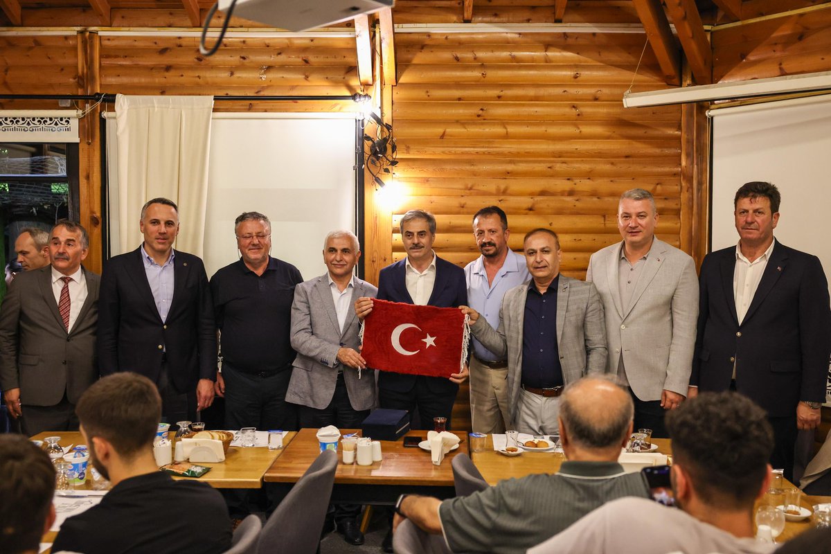 Sakarya Siirtliler Kültür, Yardımlaşma ve Dayanışma Derneği’nin düzenlediği tanışma toplantısında; AK Parti Genel Merkez Yerel Yönetimler Başkan Yardımcısı ve Siirt Milletvekilimiz Sn. Mervan Gül, İl Başkanımız, Büyükşehir Belediye Başkanımız ve ilçe belediye başkanlarımızla