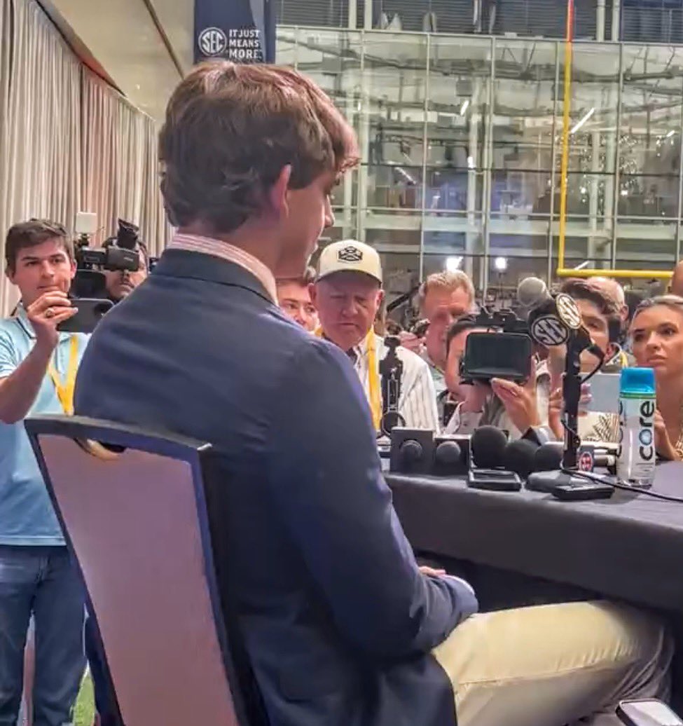 Scott Field (@scottkingfield) on Twitter photo In this photo is a young man with a bright future ahead.
Oh, and Arch Manning.
Happy Birthday <a href="/CarsonDField/">Carson Field</a>! In this photo is a young man with a bright future ahead.
Oh, and Arch Manning.
Happy Birthday <a href="/CarsonDField/">Carson Field</a>!