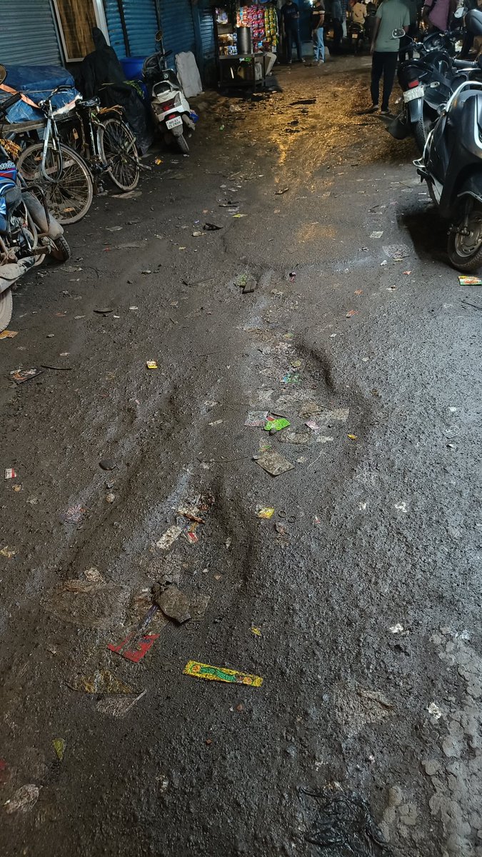 mazharabkhan's tweet image. विषय:- गुलशन नगर राघवेंद्र मंदिर रोड गरीब नवाज होटल समोरील रस्ता पूर्णतः खराब झाला असल्याने पावसात शाळेत येण्या जाणाऱ्या विधार्थ्यांना व नागरिकांना होणारा त्रास यावर तत्काळ उपाय योजना करण्याबाबत निवेदन पत्र @CMOMaharashtra @Dev_Fadnavis @AjitPawarSpeaks