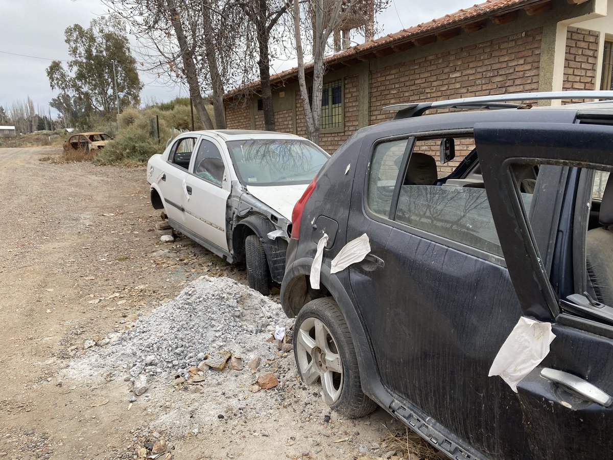 MarisaGarnica's tweet image. Hoy el @CEASeguridadMza se hizo presente en la Subcomisaría: “Eduardo Ruiz Quipildor”, del Carrizal, Luján de Cuyo.
Pude  darnos a conocer e intercambiar información.
Nos comentaron que los #delitos más frecuentes de la zona son el #Robo y el #Hurto, especialmente en cabañas.