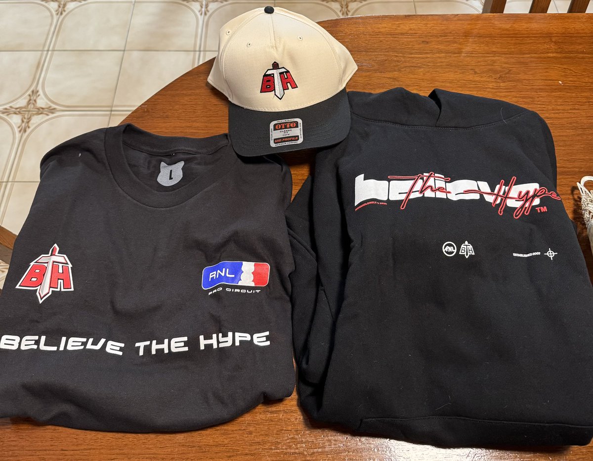 Had to get some BtH and <a href="/richandlonely/">RICH AND LONELY</a> merch! the old school tee is 🔥
<a href="/BoZe/">OpTic MBoZe</a> <a href="/OpTicMaNiaC/">Nick Kershner</a>