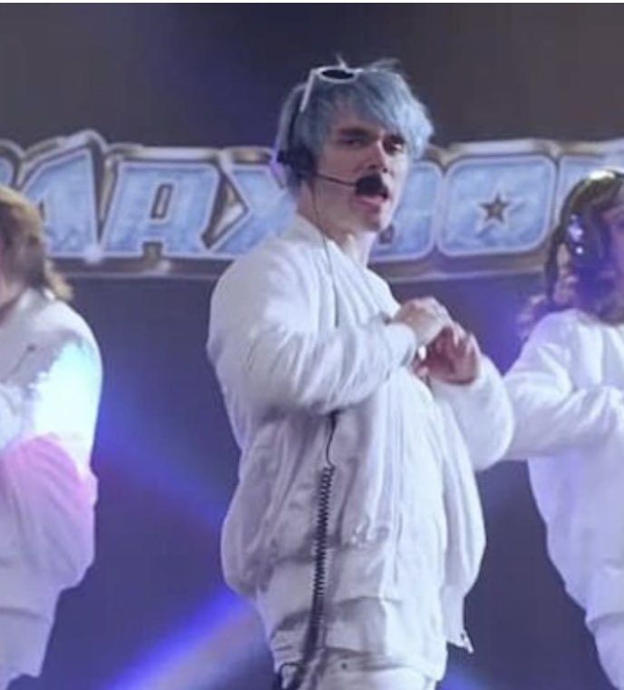 🚨 | Awsten Knight spotted filming scenes for ‘The Devil wears Prada 2’ at #Lollapalooza today.