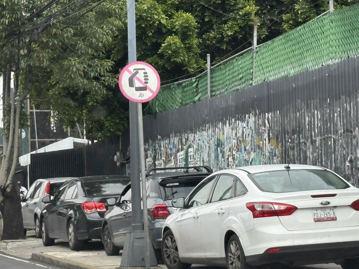 Pablo Kuriel (@kurielpablo) on Twitter photo Ford, Lincoln y otras agarran de su estacionamiento la banqueta en Periférico en dirección al norte entre Picacho-Ajusco y Camino a Santa Teresa <a href="/UCS_GCDMX/">Unidad de Contacto del Secretario SSC CDMX</a> <a href="/AlcaldiaAO/">Alcaldía Álvaro Obregón</a> Ford, Lincoln y otras agarran de su estacionamiento la banqueta en Periférico en dirección al norte entre Picacho-Ajusco y Camino a Santa Teresa <a href="/UCS_GCDMX/">Unidad de Contacto del Secretario SSC CDMX</a> <a href="/AlcaldiaAO/">Alcaldía Álvaro Obregón</a>