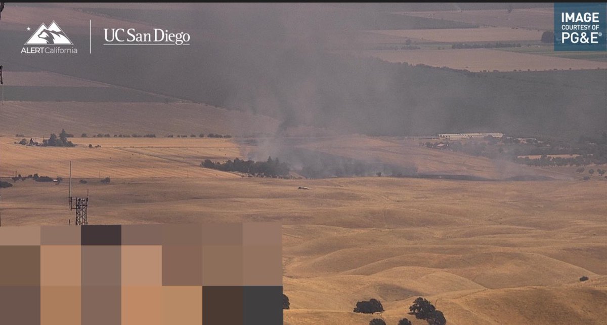 CALFIRELNU's tweet image. #TurkeyFire - NEW INCIDENT - Firefighters are at scene of an approximately 10 acre vegetation fire near the County Road 15B / County Road 84A, Esparto. The fire is has a slow rate of spread at this time. If traveling in the area use caution. 

#CALFIRE
#CALFIRELNU