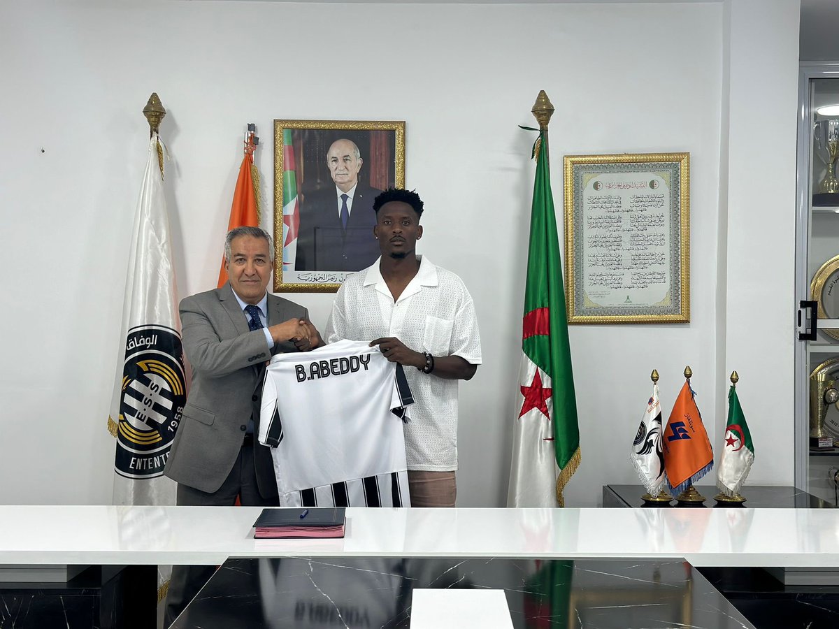 Rutahizamu Biramahire Abeddy wakiniraga Rayon Sports, yerekanywe nk’umukinnyi mushya wa Entente Sportive Sétifienne yo mu cyiciro cya mbere muri Algeria, asinya amasezerano y’imyaka ibiri.

➡️:imvahonshya.co.rw/biramahire-abe…