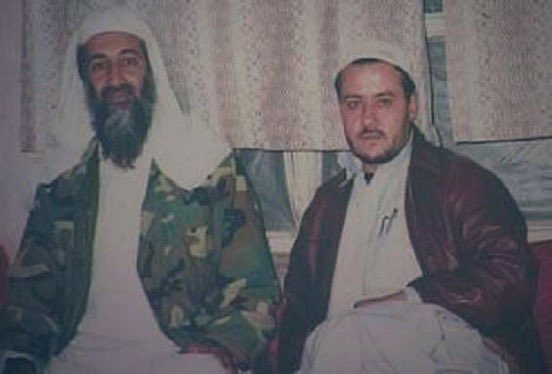 🔴 Tecrübeli gazeteci Ahmed Muvaffak Zeydan, Suriye Devlet Başkanı Ahmed Şara’nın danışmanı olarak atandı.

Zeydan, Usame bin Ladin ve Taliban yöneticileriyle röportaj yapan ilk gazeteciler arasında yer almasıyla tanınıyor.