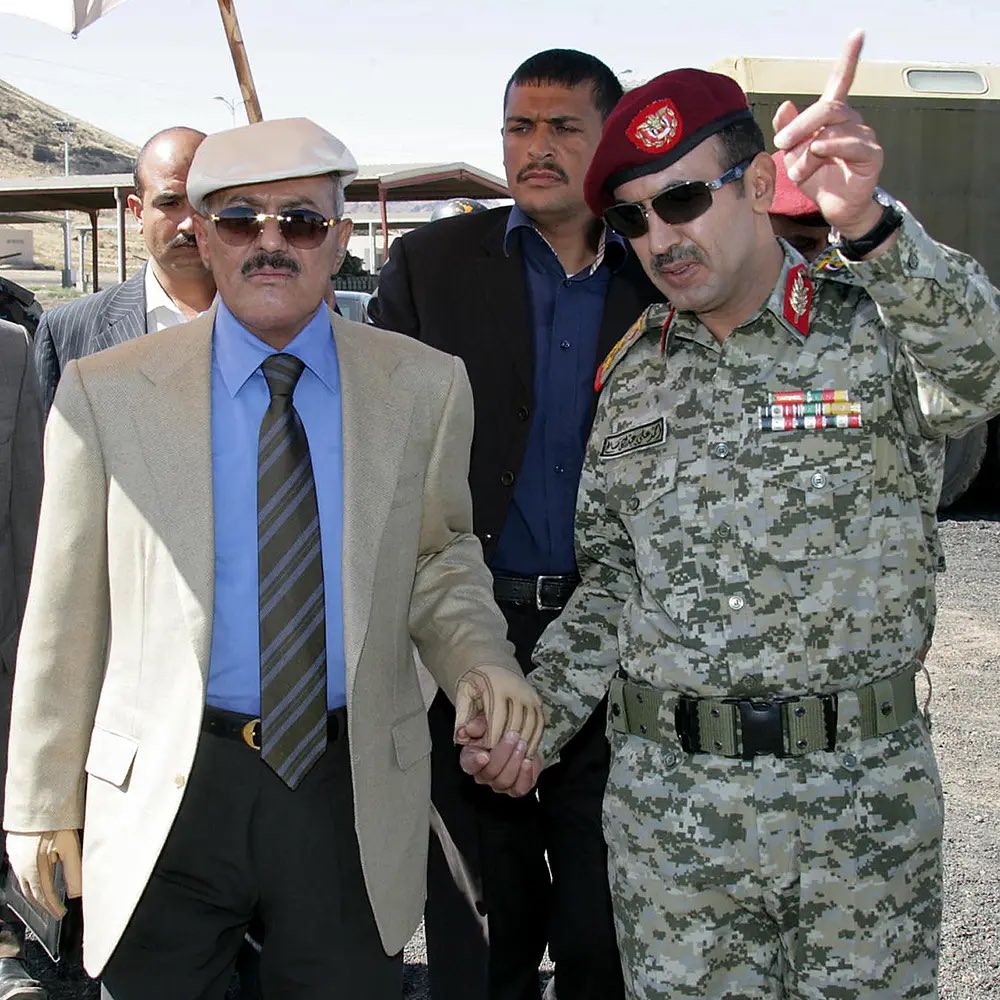 حكموا على احمد علي بالإعدام ولم ينطق بعد حتى بكلمة، كيف لو القى خطاب ضدهم أو نزل لساحة المعركة!

جماعة الحوثي ضعيفة، تخاف من أي شيء مرتبط بالزعيم صالح، وأنا أذكركم، أن صالح هو من سيسقطهم وهو داخل قبره، وسنشيعة من جديد تشييع مليوني، ونقبر معتوه صعدة #عبدالملك_الحوثي وهو حي، قبر