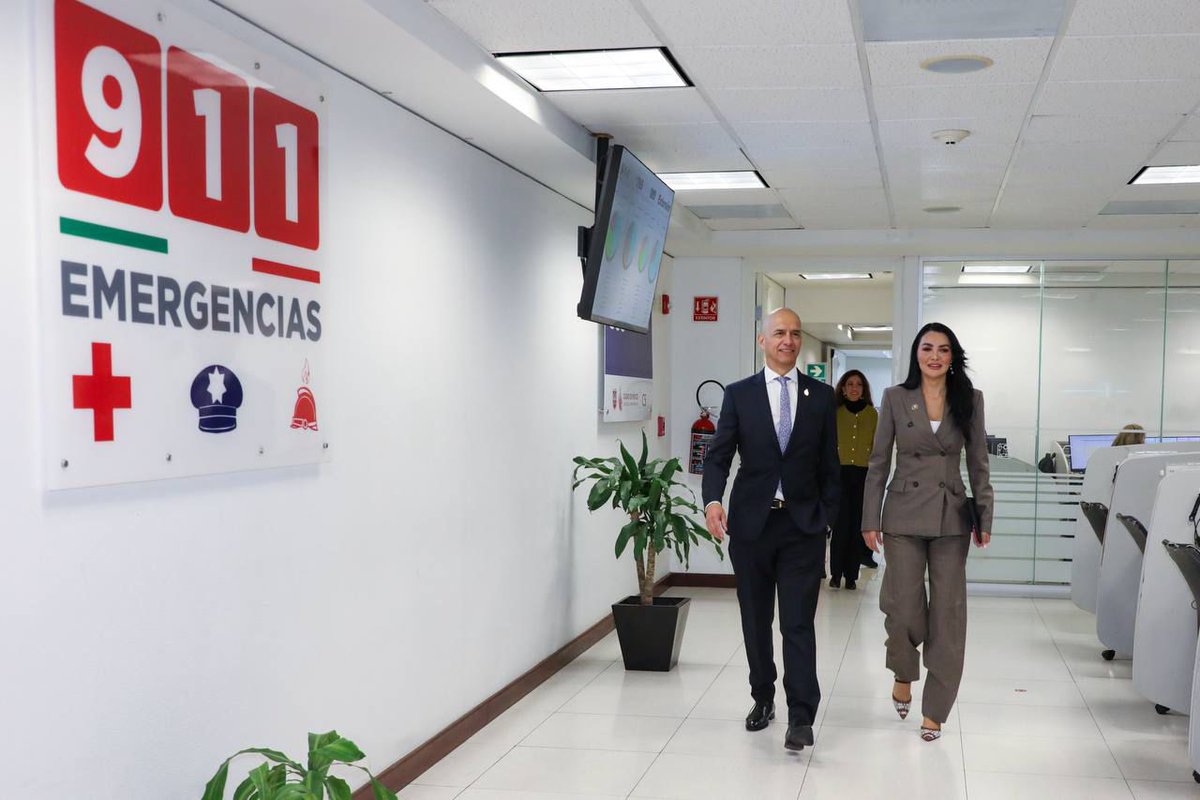 Gabriela Jimenez (@gabyjimenezmx) on Twitter photo Hoy me reuní con el Coordinador General del <a href="/C5_CDMX/">C5 CDMX</a>, <a href="/guerrerochipres/">Dr. Salvador Guerrero Chiprés</a>. Conversamos sobre el trabajo conjunto que podemos llevar a cabo entre esta importante institución y la labor legislativa.
Me impresionó la amplia cobertura de videovigilancia con más de 83,400 cámaras y la Hoy me reuní con el Coordinador General del <a href="/C5_CDMX/">C5 CDMX</a>, <a href="/guerrerochipres/">Dr. Salvador Guerrero Chiprés</a>. Conversamos sobre el trabajo conjunto que podemos llevar a cabo entre esta importante institución y la labor legislativa.
Me impresionó la amplia cobertura de videovigilancia con más de 83,400 cámaras y la
