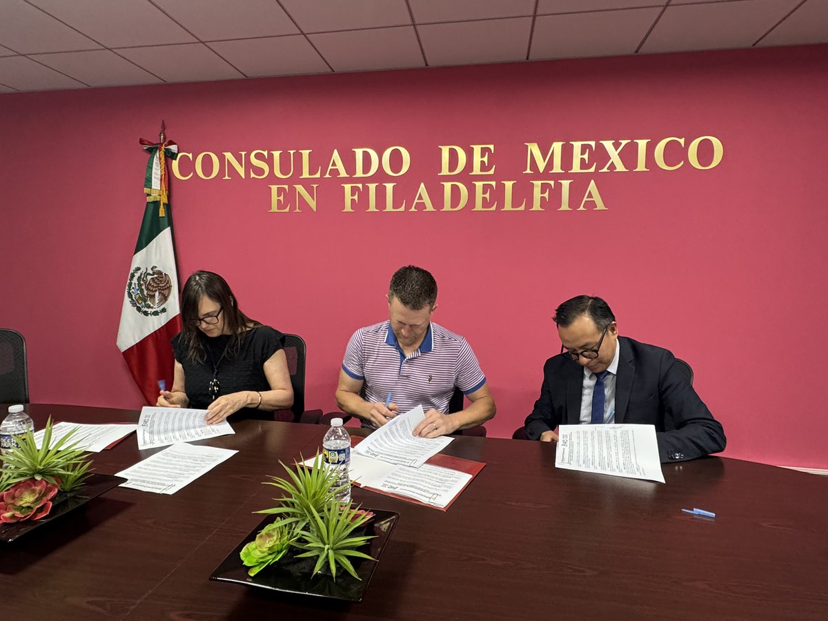 Un placer recibir a <a href="/esperanza_us/">Esperanza</a>, <a href="/LatinxCcate/">CCATELatinx</a> y #ReviveSouthJersey para la entrega de recursos recursos #IMEBECAS2025. Gracias a estas alianzas, más jóvenes de origen mexicano podrán continuar su educación en EE. UU. ¡Felicidades!