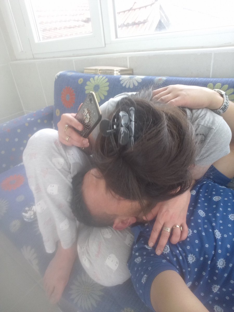 Kütahyalı çiftler eşinin fotoğraflarını gizli olarak paylaşmamı isteyen tek erkek ve bayanlar Dm’den fotoğraf atın paylaşalım teşhirci tek bayanlar sizleri bekliyoruz 👙🌹🔥🍻