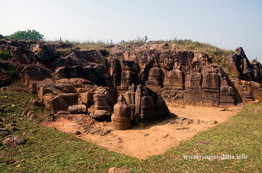 Back again with regular blogging. My mid-week (Wednesday) updates for July
1. Bhandar Loot: tinyurl.com/2f94rasj
2. Puthia temple town: tinyurl.com/3su32dzp
3. Chunar: tinyurl.com/y88usfur
4. Tarey Bhir: tinyurl.com/msy9v5w6
5. Langudi: tinyurl.com/2tyv4439