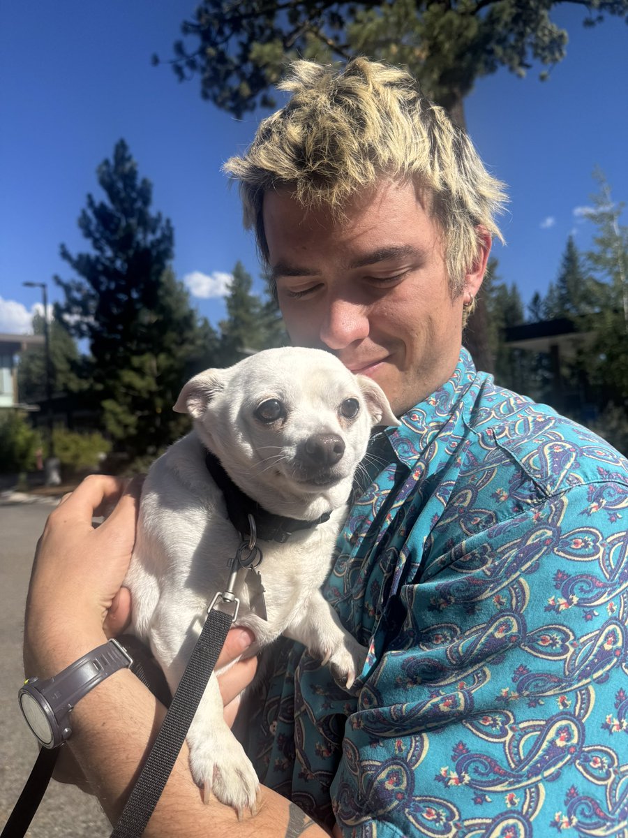 Life update!

Everyone say hi to Jake!

A little old man who needed a forever home. 💛