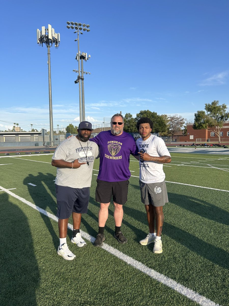 Phil Braxton (@braxtonphil) on Twitter photo Appreciate my guy <a href="/SS_CoachMonson/">Chad Monson</a> stopping by and offering 5 of our seniors!! #TempeTurnaround is in full affect! #REALationships <a href="/Coach_FreemanCC/">Coach Sean Freeman</a> <a href="/Coach_MVP/">Coach MVP</a> <a href="/PWilcox_305/">Paris Wilcox</a> Appreciate my guy <a href="/SS_CoachMonson/">Chad Monson</a> stopping by and offering 5 of our seniors!! #TempeTurnaround is in full affect! #REALationships <a href="/Coach_FreemanCC/">Coach Sean Freeman</a> <a href="/Coach_MVP/">Coach MVP</a> <a href="/PWilcox_305/">Paris Wilcox</a>