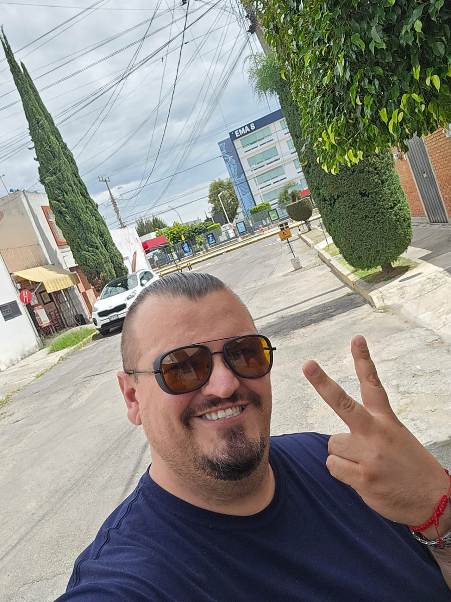 #DanielDelRazoReporta que les faltaron manos para... tuitear más que yo. Ya contrátenme para reportear <a href="/AleBau_Tribuna/">𝑨𝒍𝒆𝒋𝒂𝒏𝒅𝒓𝒂 𝑩𝒂𝒖𝒕𝒊𝒔𝒕𝒂</a> <a href="/LeonardoTorixa/">Leonardo Torixa</a> #LaVozDeLosPoblanos <a href="/TribunaVigila/">Tribuna Vigila 💖</a> 

¿Se podrá que mi premio me lo den en billetes de 20 pesos? 😜