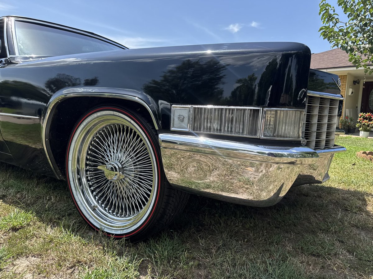 luissvt23's tweet photo. Full chrome polish all around on this beautiful cadillac, man I love my job 💪🏼💪🏼 #detailing #cadillac #ceramicpro https://t.co/kqXxxvQkFs