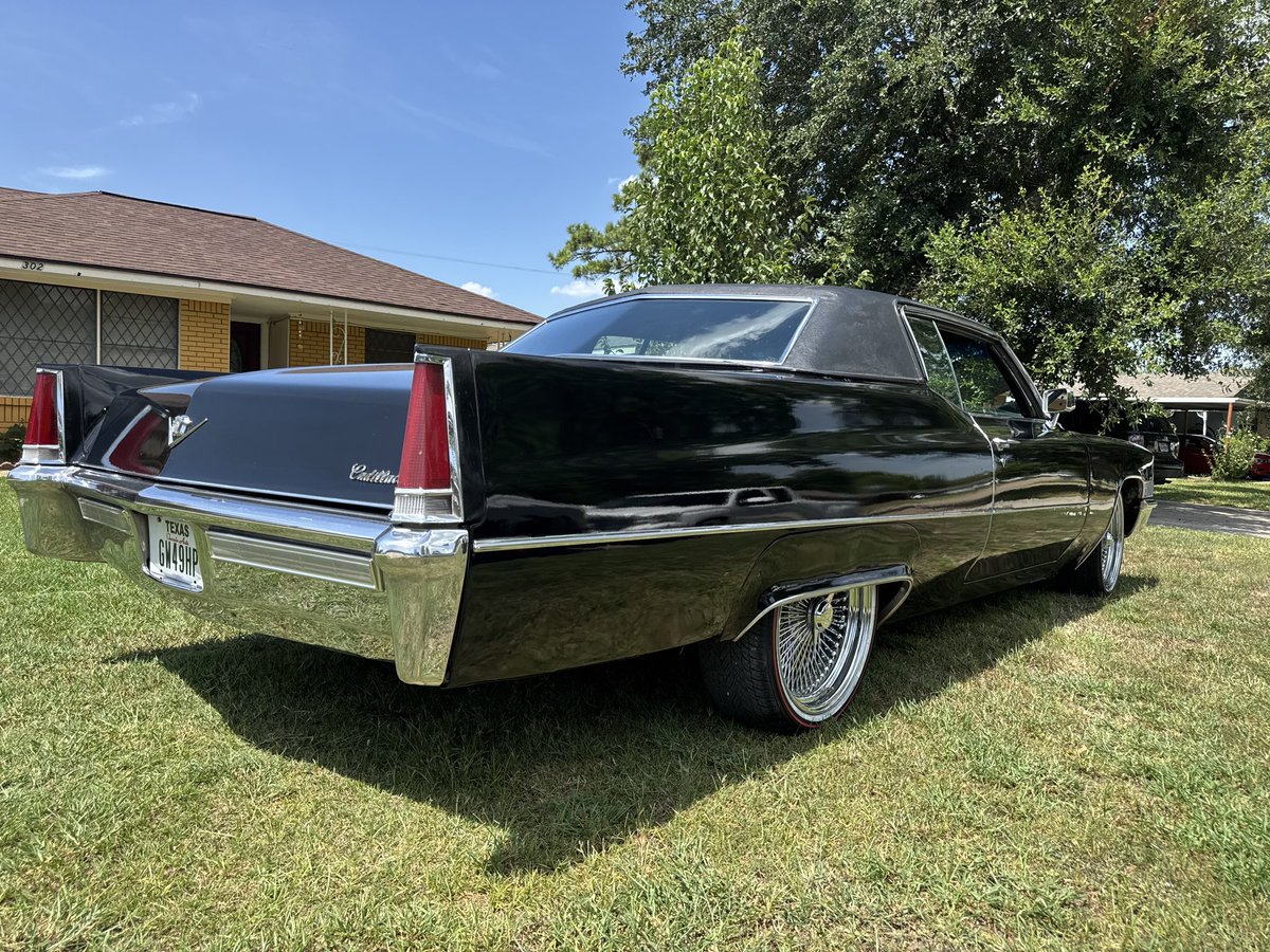 luissvt23's tweet photo. Full chrome polish all around on this beautiful cadillac, man I love my job 💪🏼💪🏼 #detailing #cadillac #ceramicpro https://t.co/kqXxxvQkFs