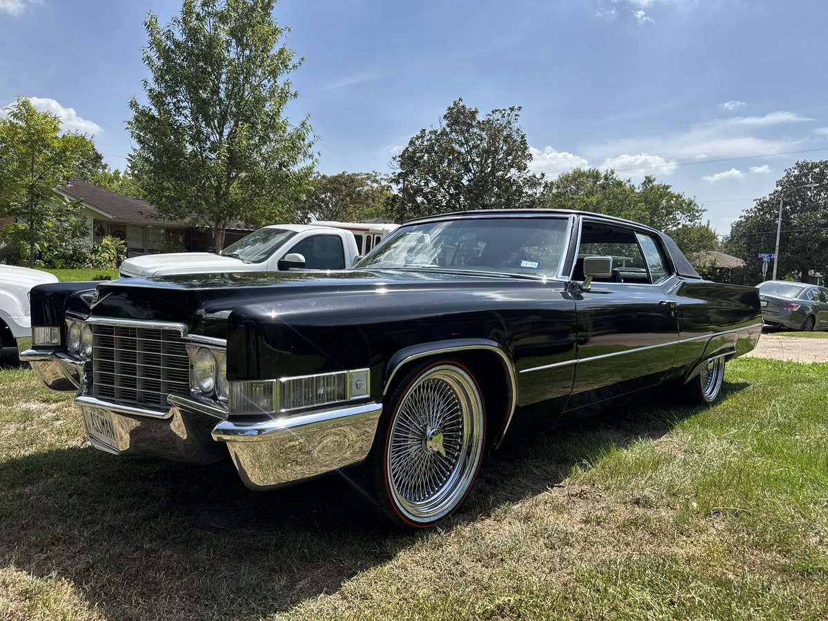 luissvt23's tweet photo. Full chrome polish all around on this beautiful cadillac, man I love my job 💪🏼💪🏼 #detailing #cadillac #ceramicpro https://t.co/kqXxxvQkFs