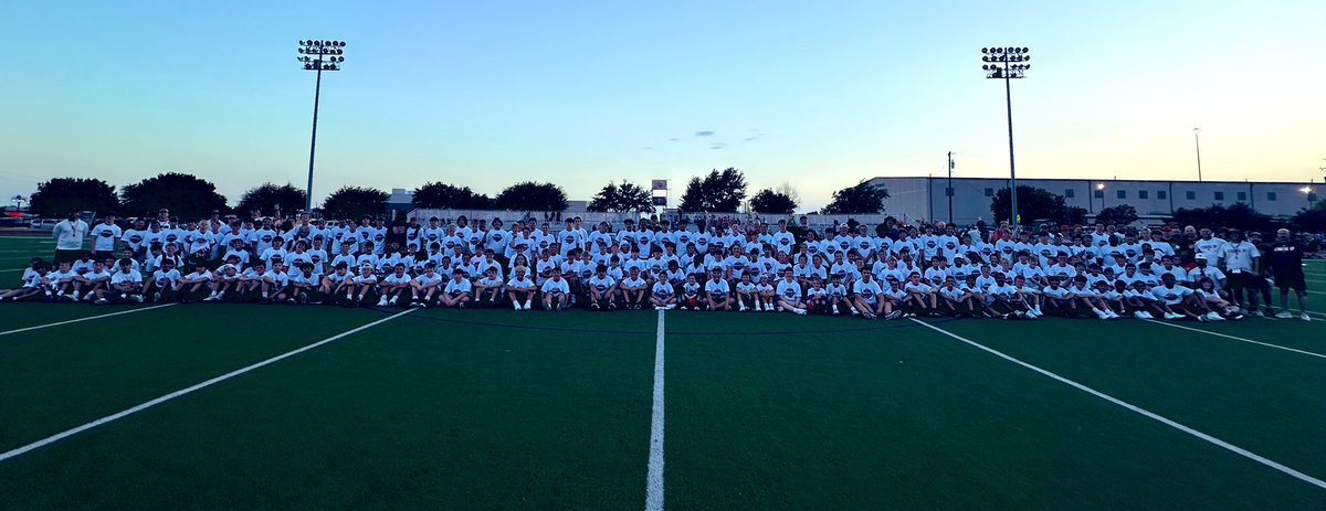 Middle School Football Camp Day 4✅

What a phenomenal camp! This group of 7th and 8th graders has raised the bar! Thankful for so many families trusting us with their kids, and so many great coaches at RHS, Williams and Utley. #JFND