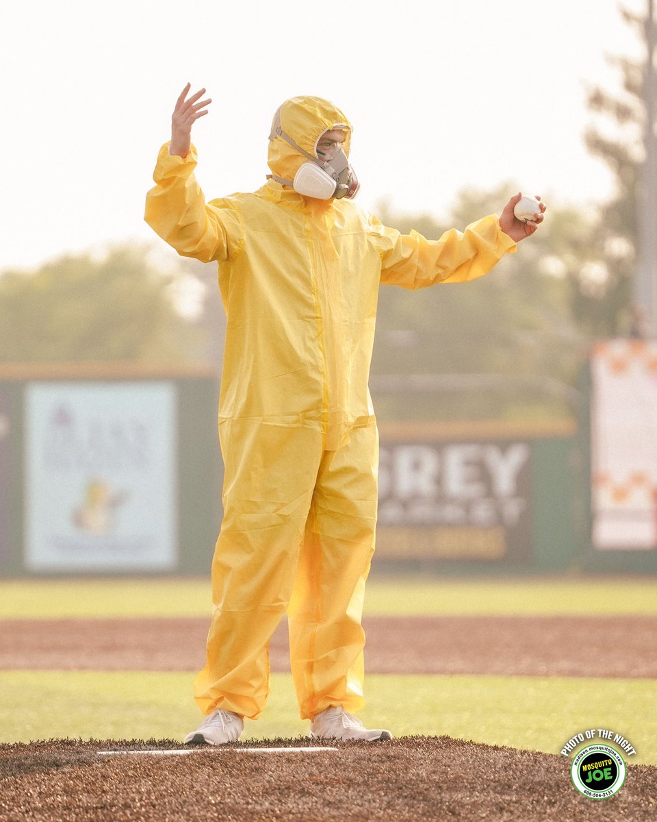 MadisonMallards's tweet photo. The LAST first pitch?!
If the world’s ending, might as well go out with a strike. ☢️🔥
#photoofthenight x @mosquitojoe https://t.co/9GWLRB3D9A