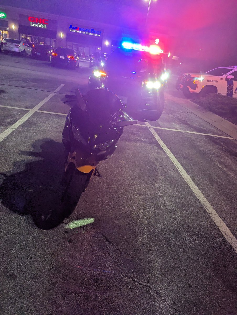OfcFMatyja_PPD's tweet image. Well you shouldn't do 85 through downtown Papillion and then try to flee from officers....you go to jail and your bike goes to motorcycle jail. Team effort making a stop on this one while keeping the public safe. #nocrimeinpapio #cshiftthings