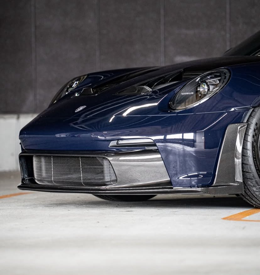 Jordan92338366's tweet photo. 992 GT3RS Weissach in PTS Albert Blue had every exterior piece converted to carbon fiber 🔥 https://t.co/Sy27JOlzYr