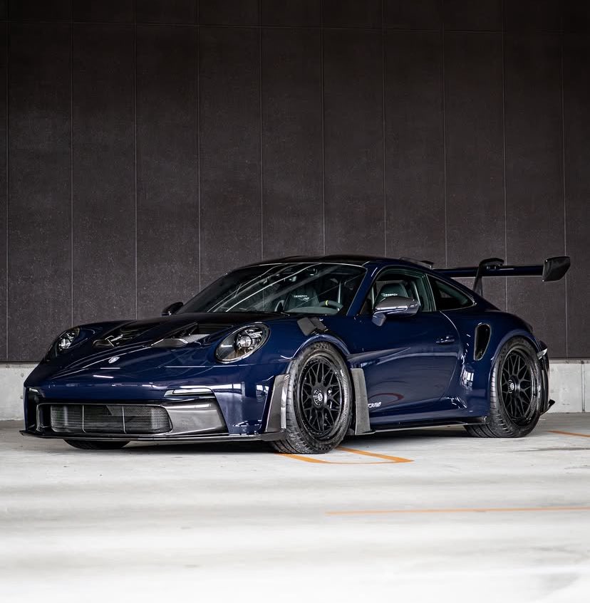 Jordan92338366's tweet photo. 992 GT3RS Weissach in PTS Albert Blue had every exterior piece converted to carbon fiber 🔥 https://t.co/Sy27JOlzYr